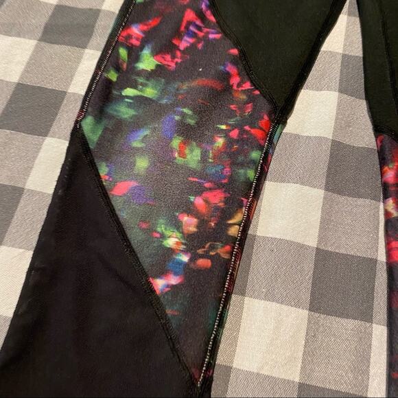 Fabletics Salar Powerhold Mesh Panel Capri Leggings Women's Size Small Black - Picture 4 of 10